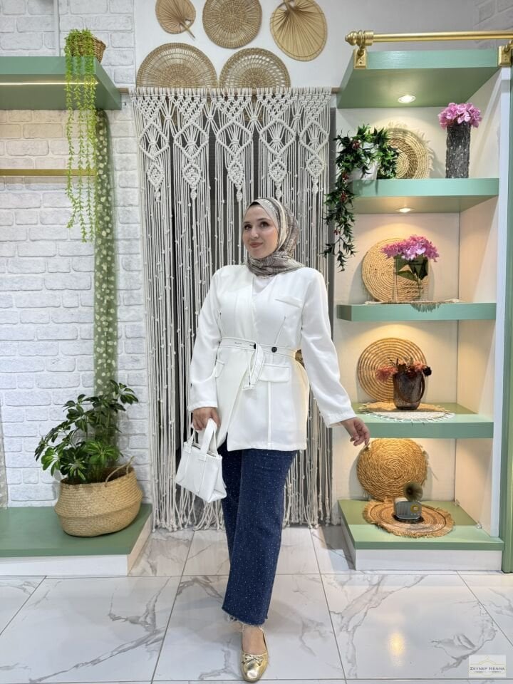 Bağlamalı Beyaz Blazer Ceket