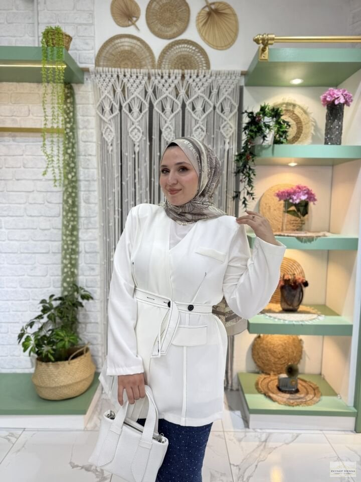 Bağlamalı Beyaz Blazer Ceket