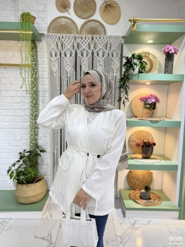 Bağlamalı Beyaz Blazer Ceket