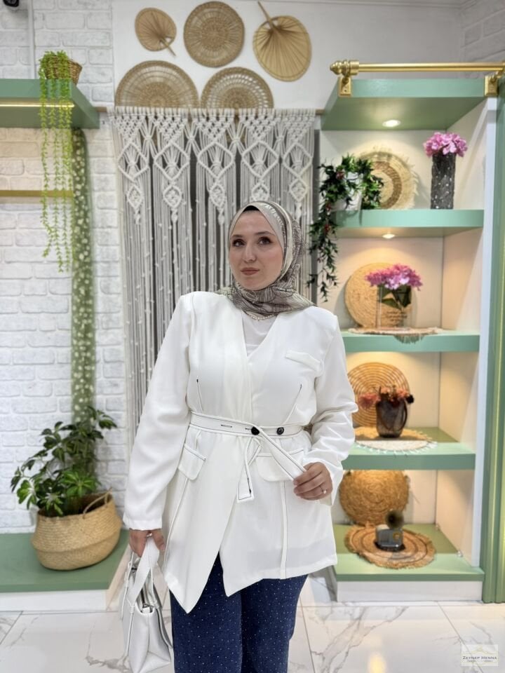 Bağlamalı Beyaz Blazer Ceket
