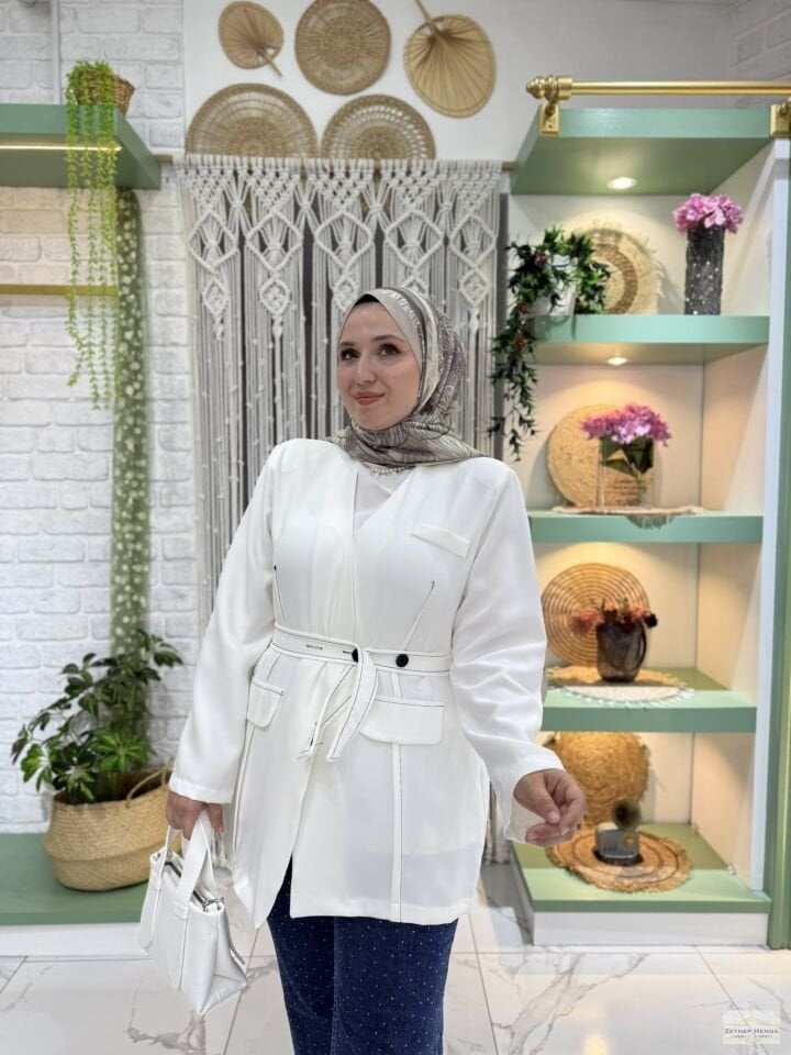 Bağlamalı Beyaz Blazer Ceket