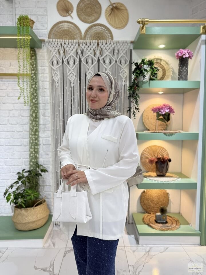 Bağlamalı Beyaz Blazer Ceket
