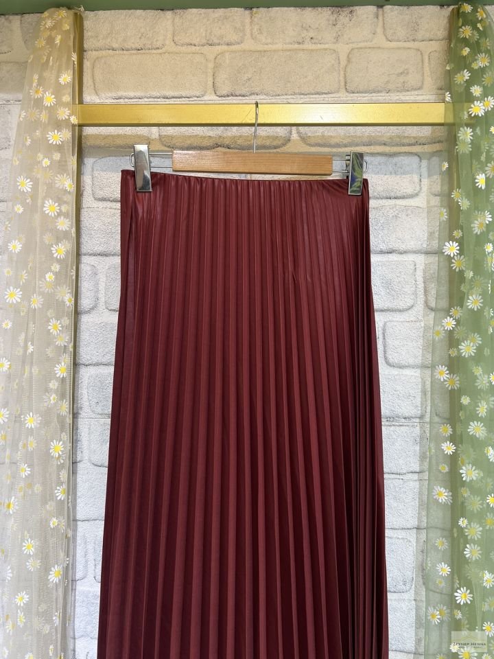 Deri Görünümlü Piliseli Bordo Etek