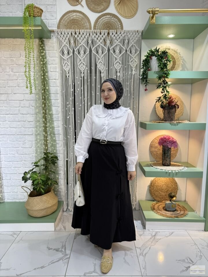 Fiyonklu Siyah Etek