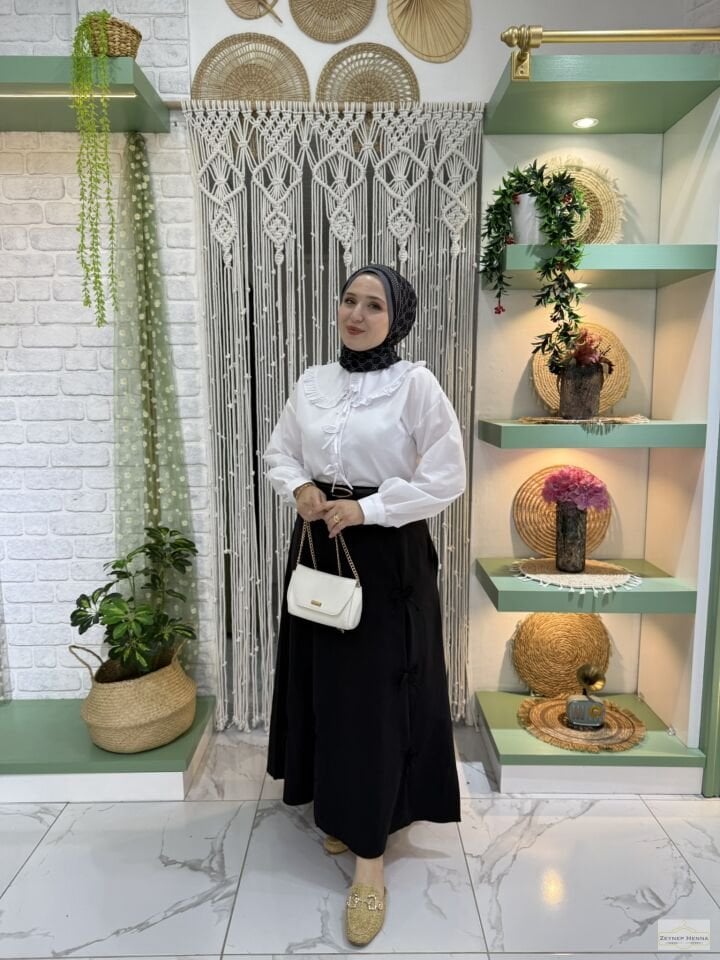 Fiyonklu Siyah Etek
