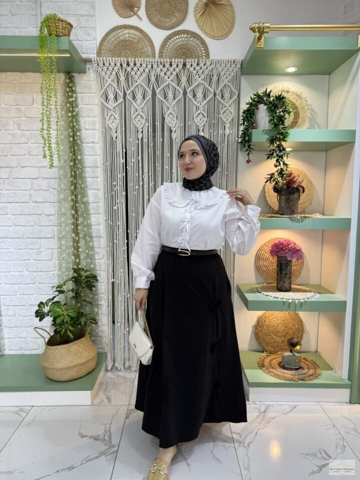 Fiyonklu Siyah Etek