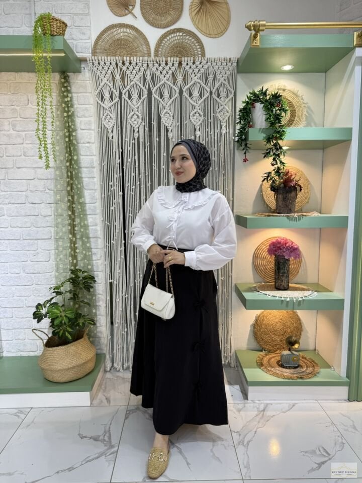 Fiyonklu Siyah Etek