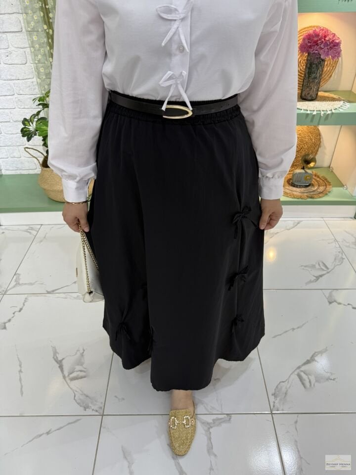Fiyonklu Siyah Etek