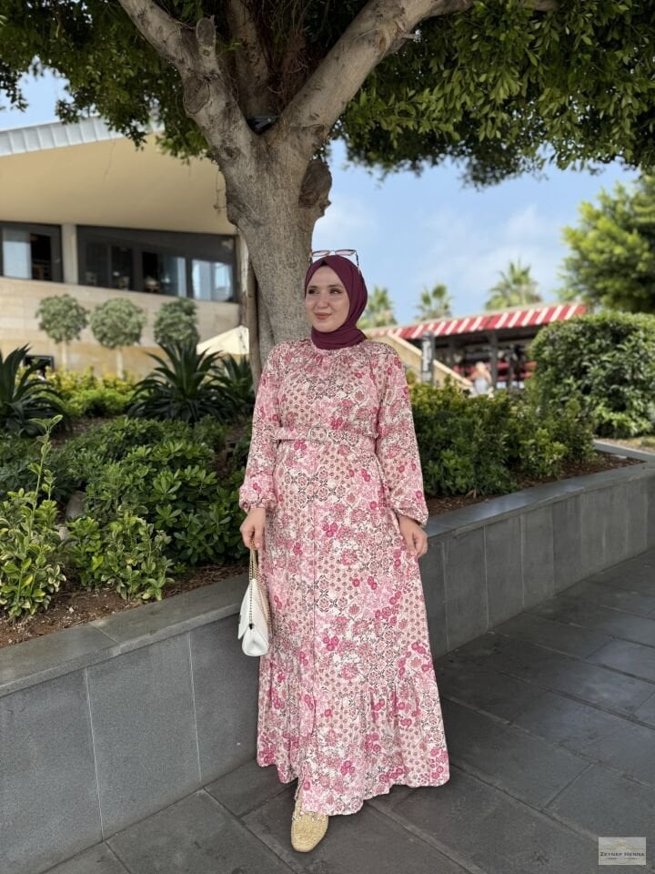 Çiçek Desen Kemerli Pembe Elbise