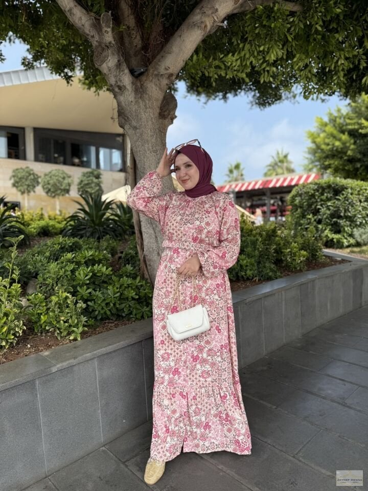 Çiçek Desen Kemerli Pembe Elbise