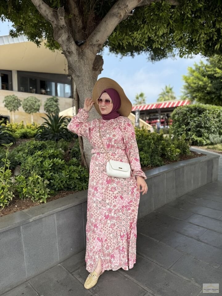 Çiçek Desen Kemerli Pembe Elbise