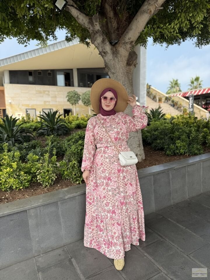 Çiçek Desen Kemerli Pembe Elbise