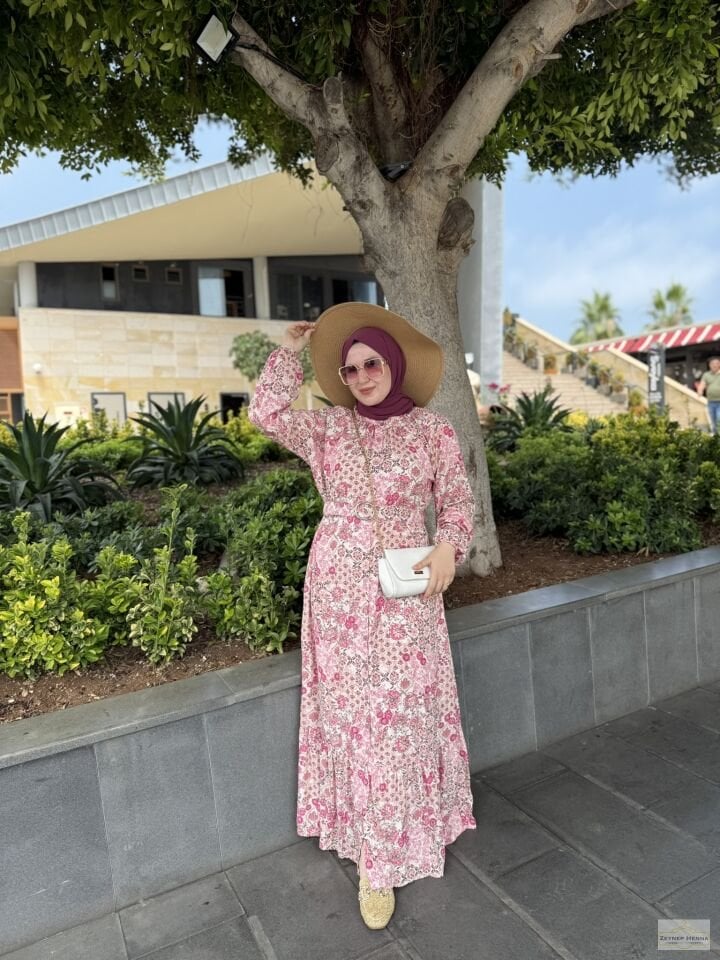 Çiçek Desen Kemerli Pembe Elbise