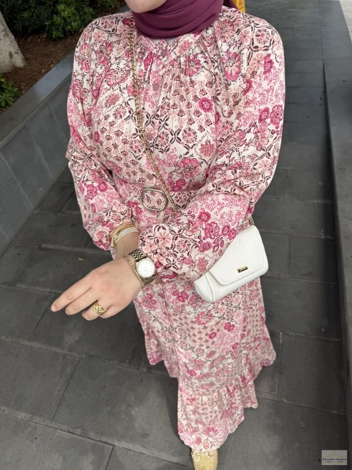 Çiçek Desen Kemerli Pembe Elbise
