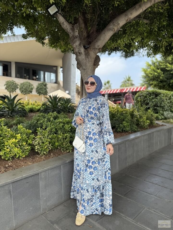 Çiçek Desen Kemerli Mavi Elbise