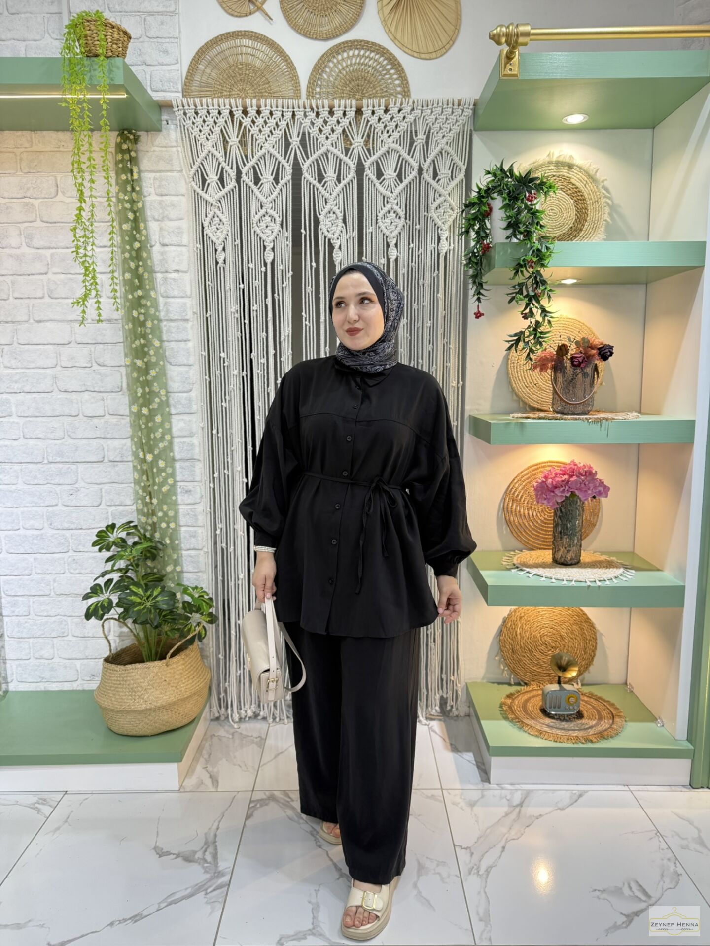 Dora Bağlamalı Siyah Takım