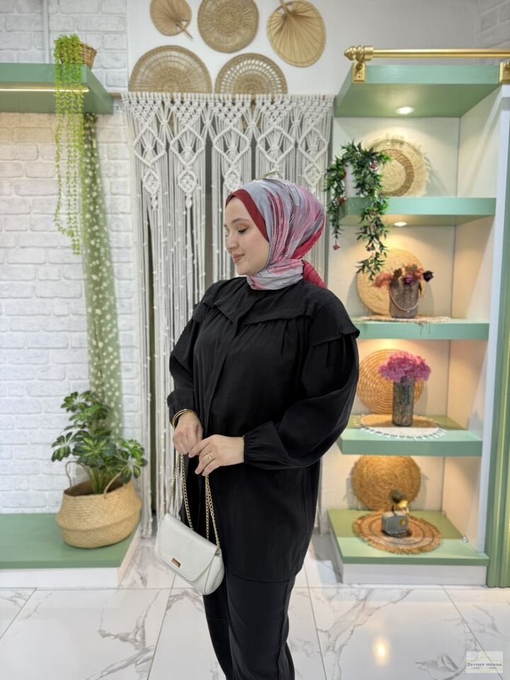 Omuz Fırfırlı Siyah Takım