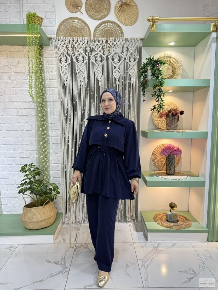 Adela Lacivert Takım