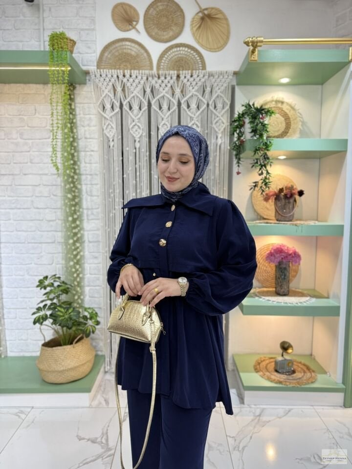 Adela Lacivert Takım