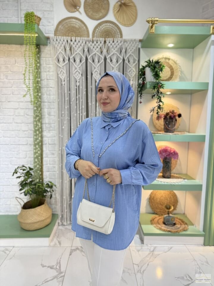 Taşlı Mavi Gömlek